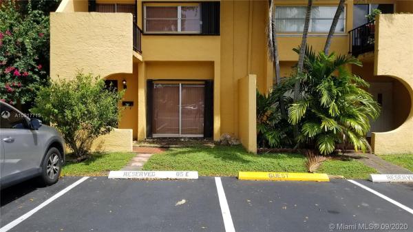 Taracoma Townhomes, 13705 SW 84th St #E, Kendale Lakes, Florida 33183, image 2