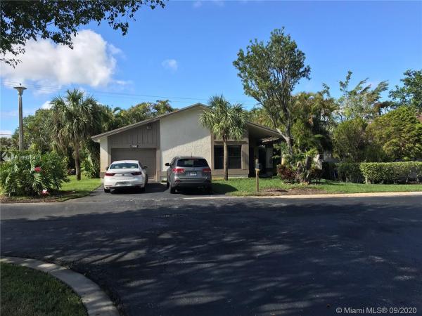 Arbor Wood Villas, 8979 Old Pine Way, Boca Raton, Florida 33433, image 2