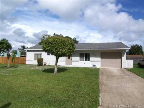 1986 SE Redwing Cir, Florida 34952, image 2