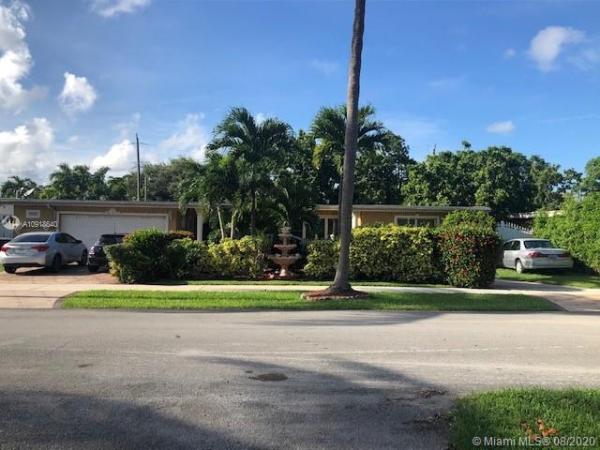 Sky Lake, 1971 NE 185th Ter, North Miami Beach, Florida 33179, image 2
