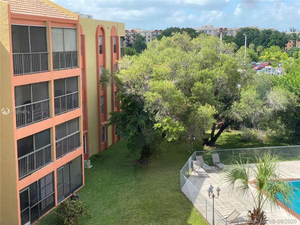 Castillian Club, 9405 W Flagler St #D404, Fountainebleau, Florida 33174, image 2
