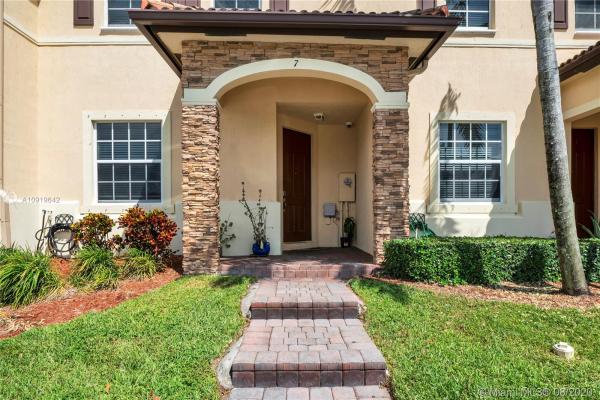 The Shores At Isles Of Bayshore, 9011 SW 227th St #7, Cutler Bay, Florida 33190, image 2