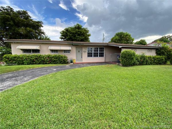 Heftler Homes, 10320 SW 50th Ter, Westwood Lakes, Florida 33165, image 2