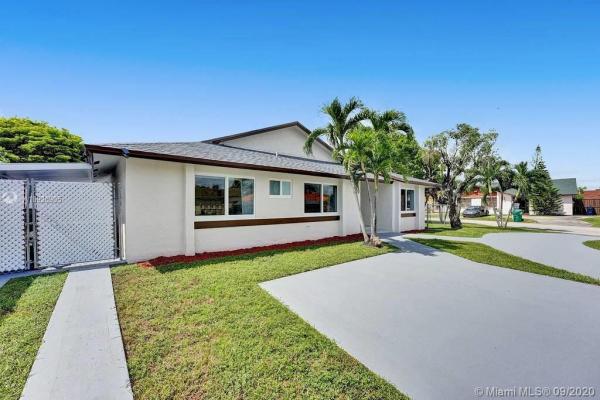 Les Chalets, 9950 SW 5th St Cir, Fountainebleau, Florida 33174, image 2