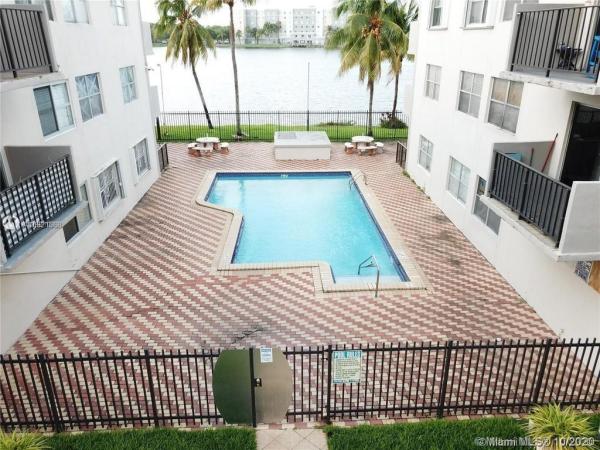 El Lago, 5501 NW 7th St #E108, Miami, Florida 33126, image 2
