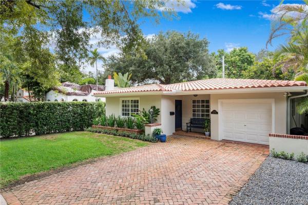 Davis Orchard, 1420 El Rado St, Coral Gables, Florida 33134, image 2