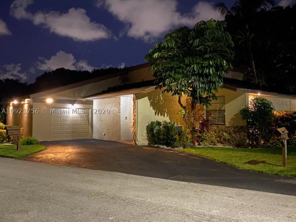 8101 Princess Palm Cir #26, Tamarac, Florida 33321, image 1