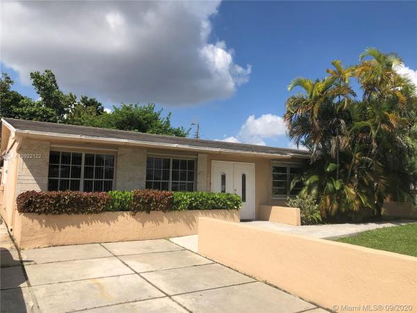 Heftler Homes, 10301 SW 51st St, Westwood Lakes, Florida 33165, image 2