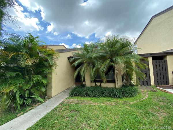 Woodgate East, 12742 SW 69th Ter #12742, Kendale Lakes, Florida 33183, image 2