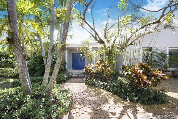 Biscayne Key Estates, 128 W Mashta Dr, Key Biscayne, Florida 33149, image 2