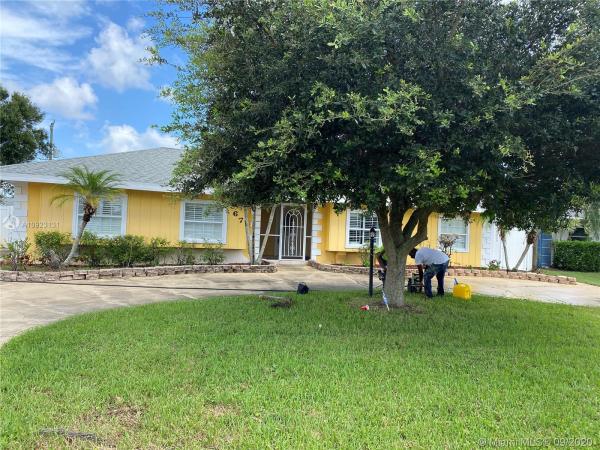 567 SE Euclid Ln, Florida 34983, image 2