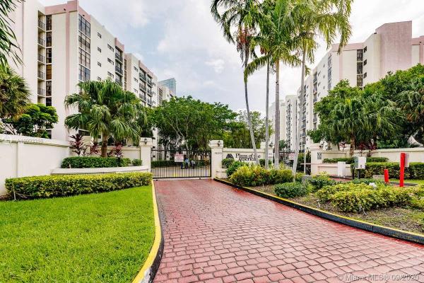 Plaza Of The Americas, 16919 N Bay Rd #808, Sunny Isles Beach, Florida 33160, image 2