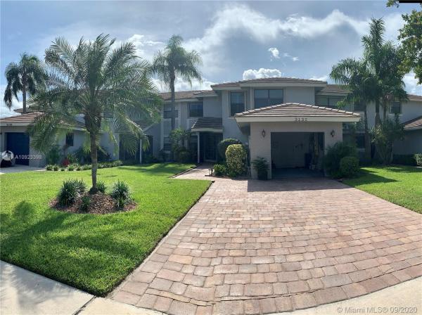 The Townhomes Of Deer Creek, 3132 Deer Creek Lake Shore Dr, Deerfield Beach, Florida 33442, image 2