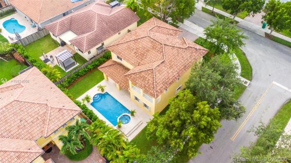 Twin Lake Shores South, 12977 SW 143rd Ter, Three Lakes, Florida 33186, image 2