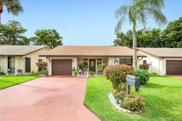 The Meadows Of Crystal Lake, 2140 SW 17th Dr, Deerfield Beach, Florida 33442, image 2