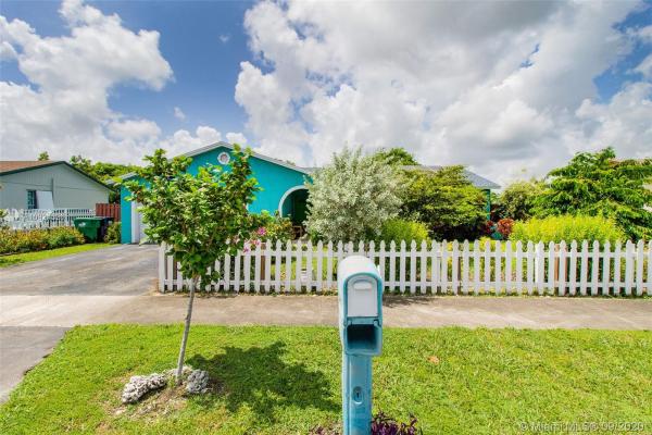 Meadow Wood Manor, 26040 SW 133rd Ct, Princeton, Florida 33032, image 2