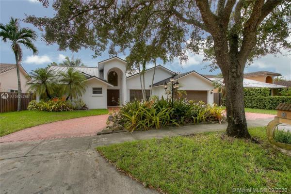 Royal Lakes, 16468 NW 86th Ct, Miami Lakes, Florida 33016, image 2