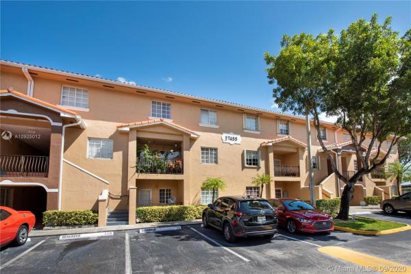 Poinciana Lakes Villas, 17455 NW 75th Pl #111, Country Club, Florida 33015, image 2