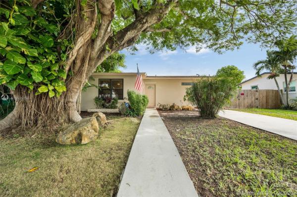 South Coral Homes, 9760 Haitian Dr, Cutler Bay, Florida 33189, image 2
