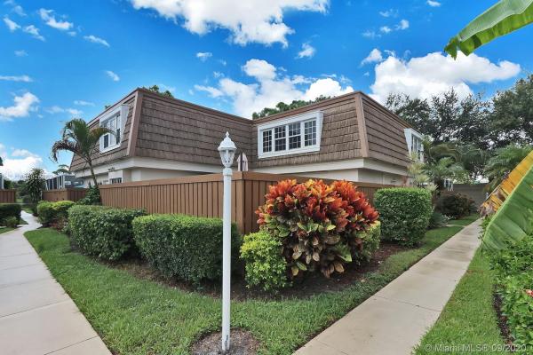 Winchester Courts, 11580 Winchester Dr, Palm Beach Gardens, Florida 33410, image 2