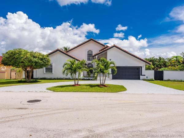 Country Club Of Miami Estates, 18631 Wentworth Dr, Country Club, Florida 33015, image 2