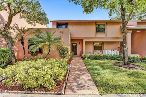 Townhomes Of Rock Creek, 39 Chestnut Cir, Cooper City, Florida 33026, image 2