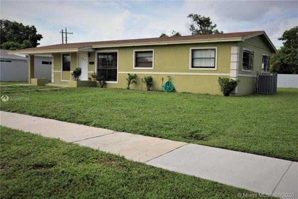 Scott Lake Manor, 1261 NW 176th Ter, Miami Gardens, Florida 33169, image 2
