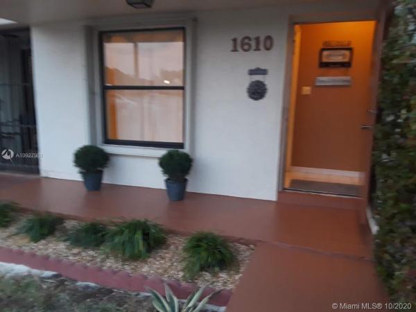 Lakewood Townhome Villas, 1610 SW 124th Pl, Tamiami, Florida 33175, image 2