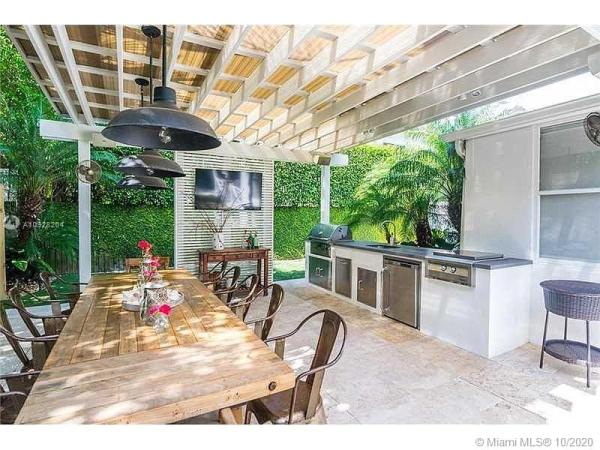 Tropical Isle Homes, 455 Warren Ln, Key Biscayne, Florida 33149, image 2