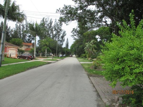Biscayne Gardens, 159 NW 158th St, Golden Glades, Florida 33169, image 1