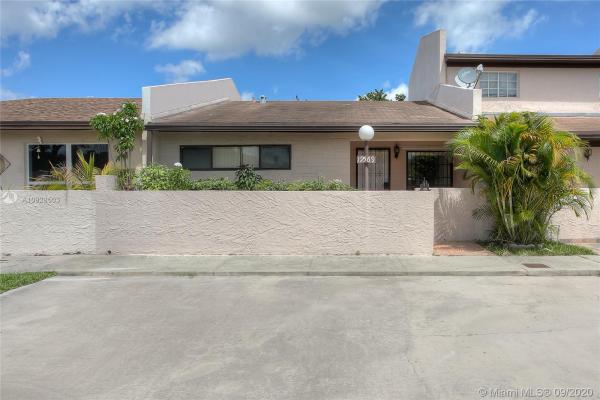 Lakes Of Acadia, Miami Gardens, Florida 33055, image 2