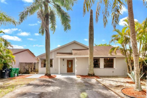 Pine Needles, 16346 SW 303rd St, Leisure City, Florida 33033, image 2