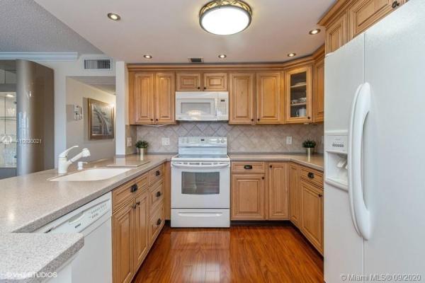 Lyndhurst, 4061 N Lyndhurst N #4061, Deerfield Beach, Florida 33442, image 2