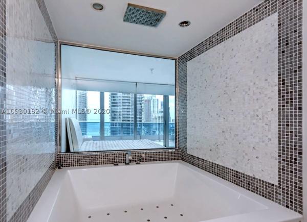 Epic Hotel & Residences, 200 Biscayne Boulevard Way #3204, Miami, Florida 33131, image 3