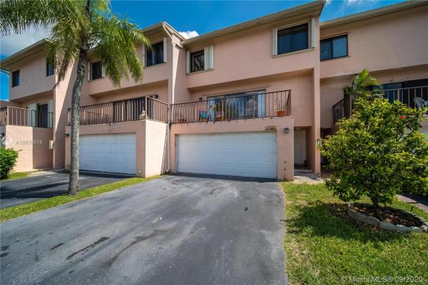 Suncrest Townhouses, 8705 SW 154th Cir Pl #3J, Kendall West, Florida 33193, image 2