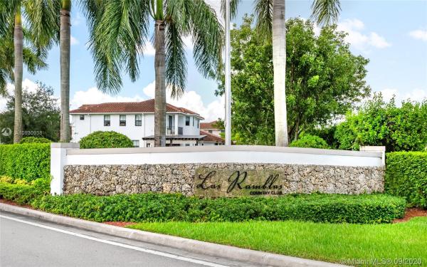 Fontainebleau West North, 9943 NW 10th Ter, Fountainebleau, Florida 33172, image 2