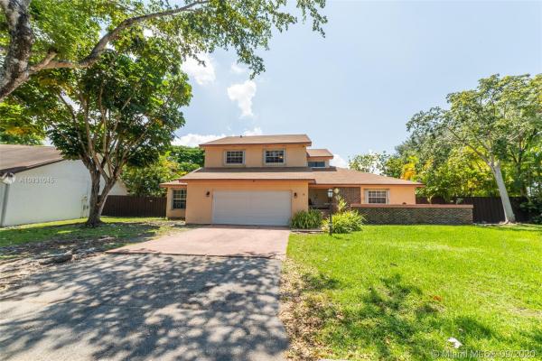 Lakes Of The Meadow, 15048 SW 55th Ter, Kendall West, Florida 33185, image 2