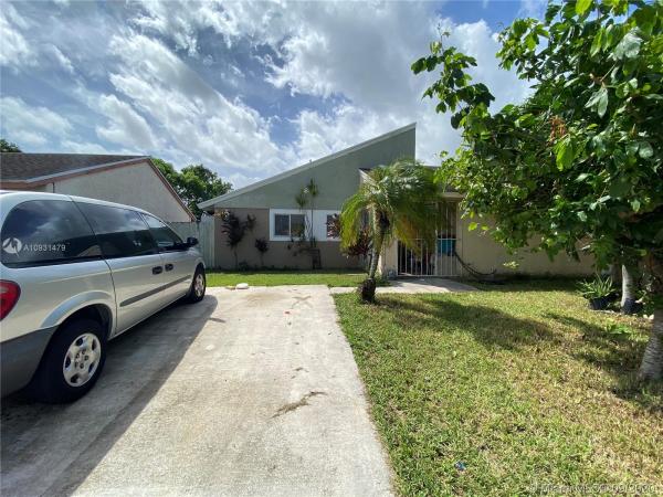 Oak Park Estates, 12420 SW 203rd St, South Miami Heights, Florida 33177, image 2