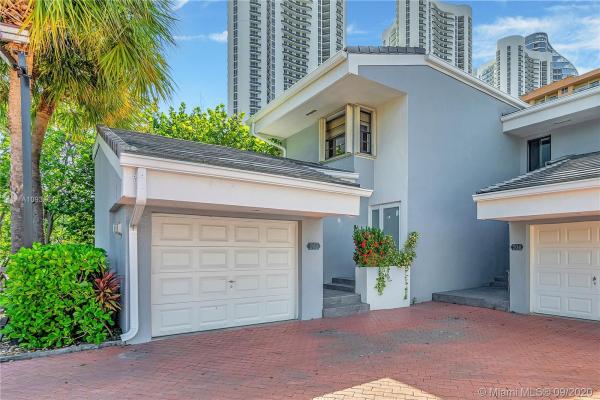 Poinciana Island Yacht & Racquet Club, 202 Poinciana Dr #102, Sunny Isles Beach, Florida 33160, image 2