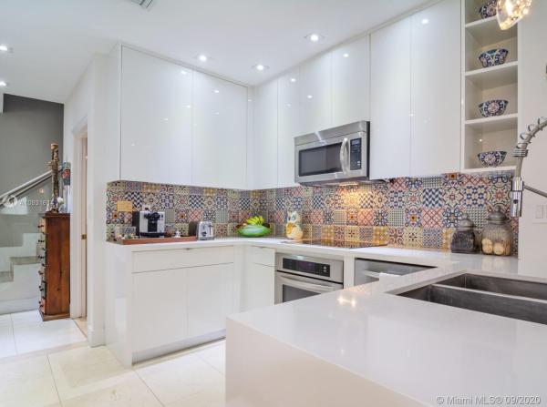 Aventura Bay Townhomes, 18445 NE 30th Ave, Aventura, Florida 33160, image 2