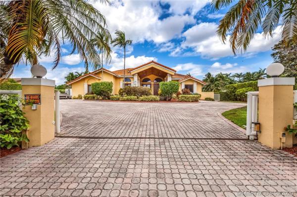 Datorre, 10475 SW 58th St, Sunset, Florida 33173, image 2