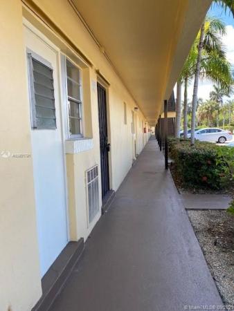 Biscayne Lake Gardens, 2880 NE 203rd St #11, Aventura, Florida 33180, image 2