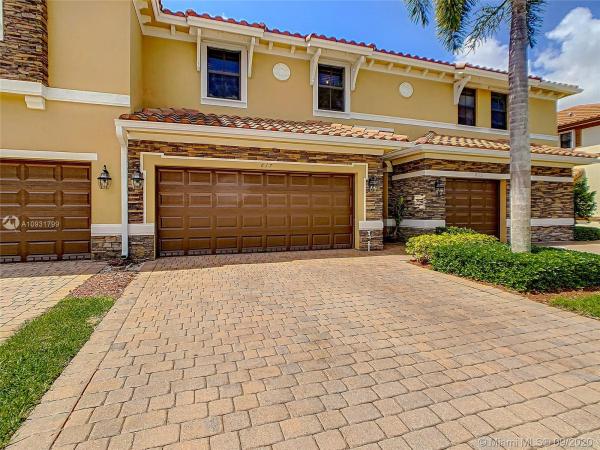 Vaquero Trails, 817 E Village Cir, Davie, Florida 33325, image 2