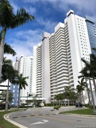 One Fifty One At Biscayne, 14951 Royal Oaks Ln #2409, North Miami, Florida 33181, image 2