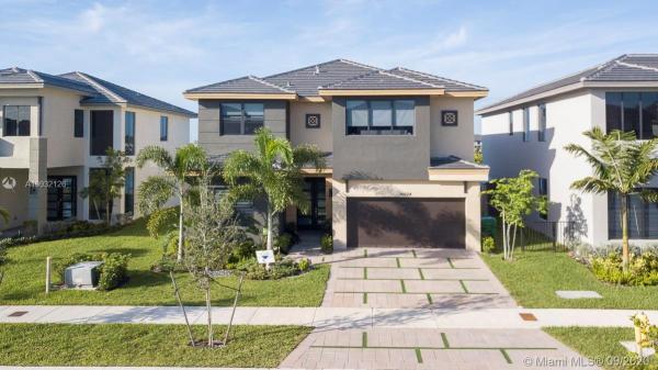 16024 NW 89th Ct, Miami Lakes, Florida 33018, image 2