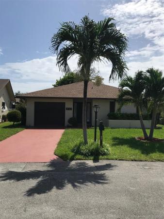 The Meadows Of Crystal Lake, 2042 SW 17th Cir, Deerfield Beach, Florida 33442, image 2