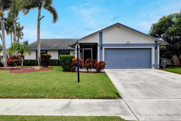 Boca Fontana, 9853 Majorca Pl, Boca Raton, Florida 33434, image 2