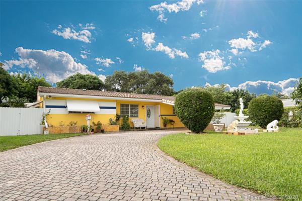 Biscayne Gardens, 70 NE 165th St, Golden Glades, Florida 33162, image 2