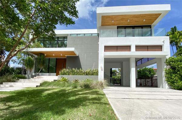 Tropical Isle Homes, 151 Buttonwood Dr, Key Biscayne, Florida 33149, image 2