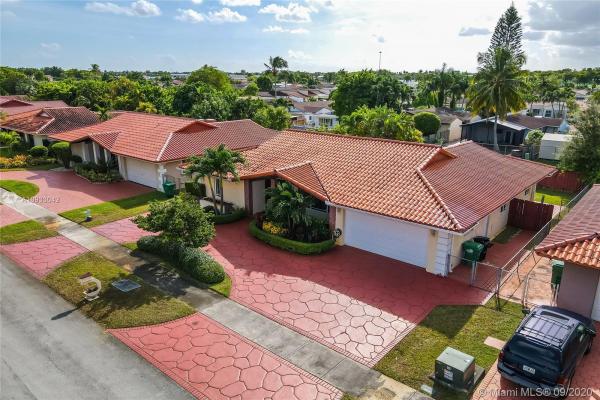 Loyola Estates, 2020 SW 104th Pl, University Park, Florida 33165, image 1